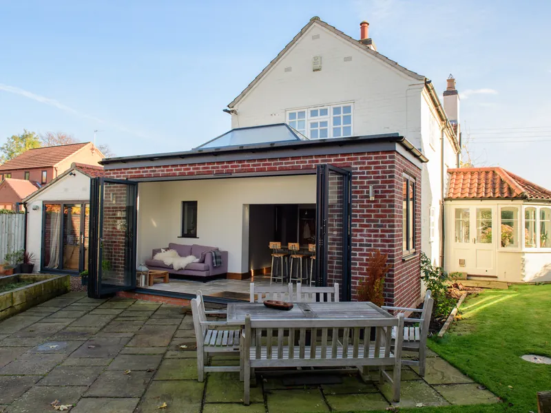Bifold Charlton