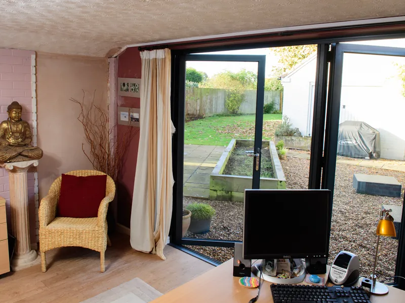 Bifold Charlton
